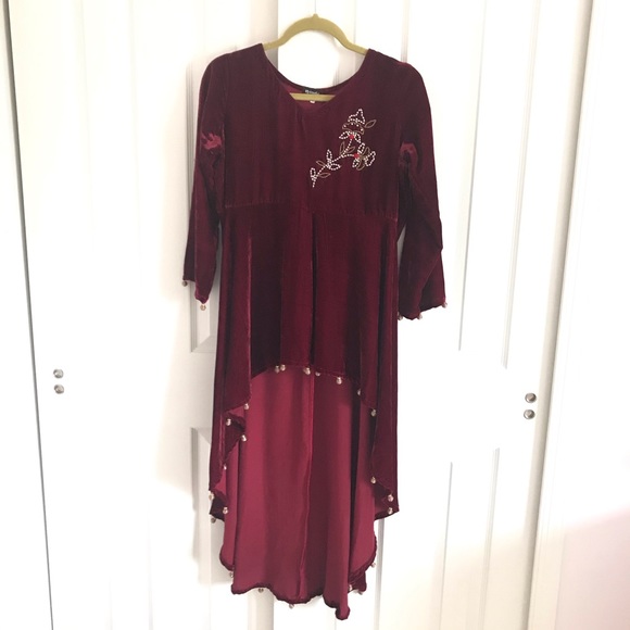 ♥️final mark down ♥️Velvet embroided high low top - Picture 4 of 13